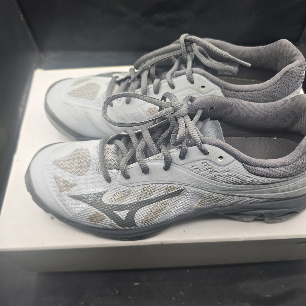 Mizuno Gray Athletic Shoes‎